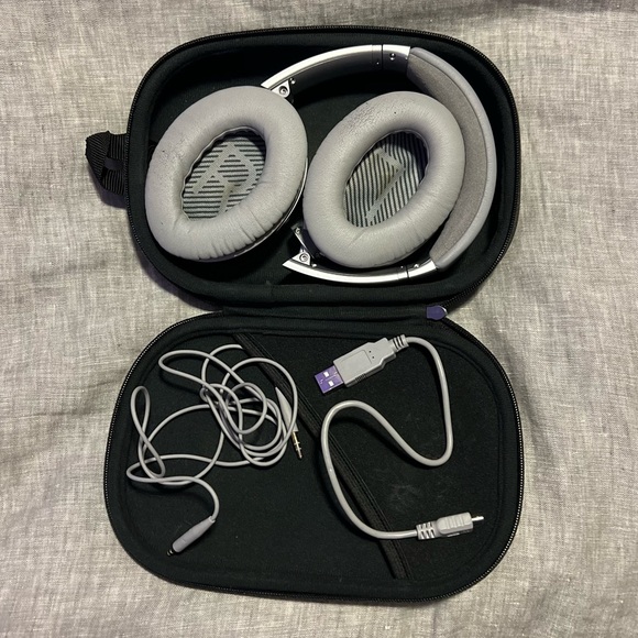 Bose QuietComfort 35 Series II QC35 Wireless Noise Cancelling Headphones Silver - Picture 8 of 16